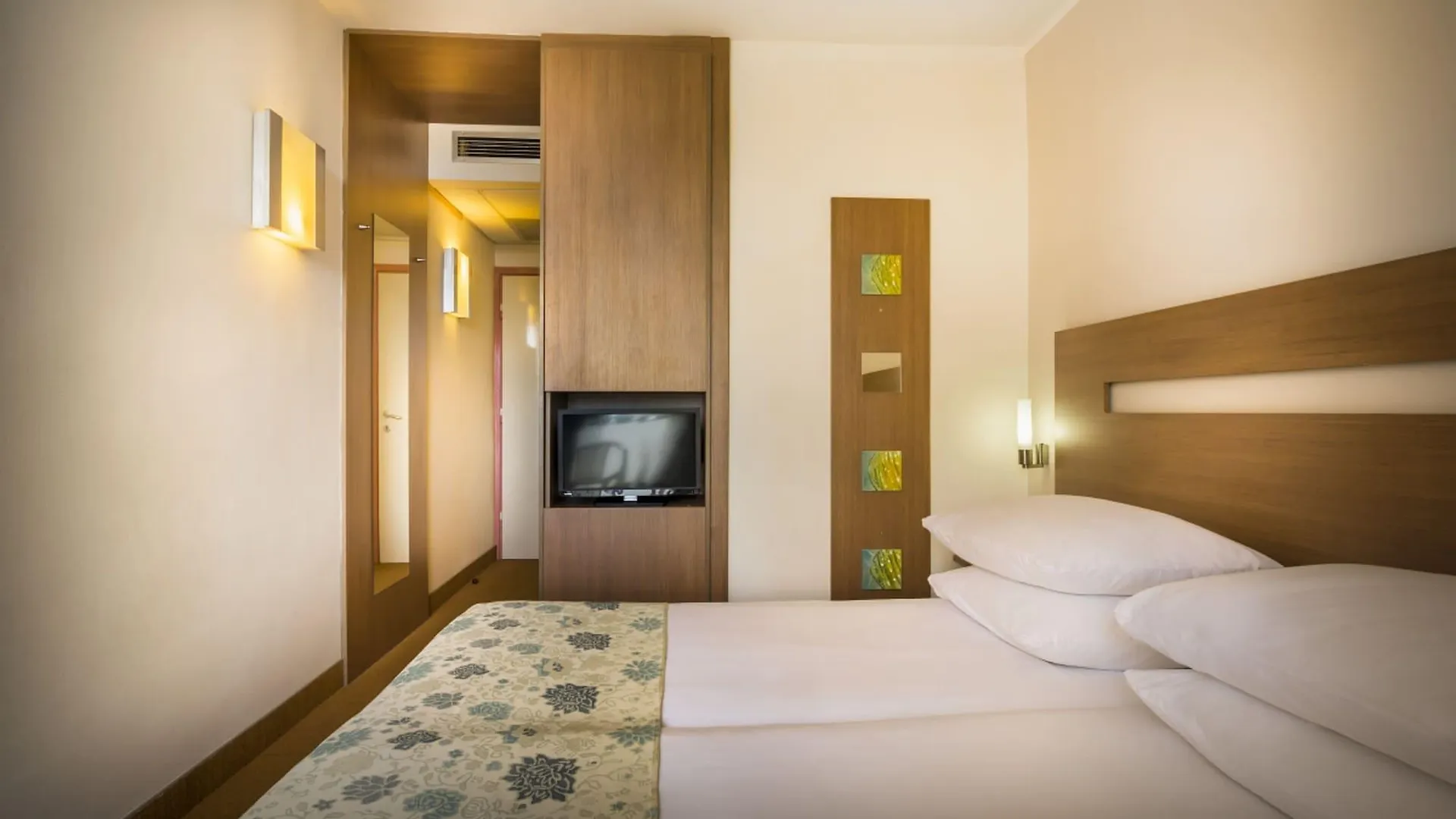 Miramar Sunny Hotel By Valamar Rabac